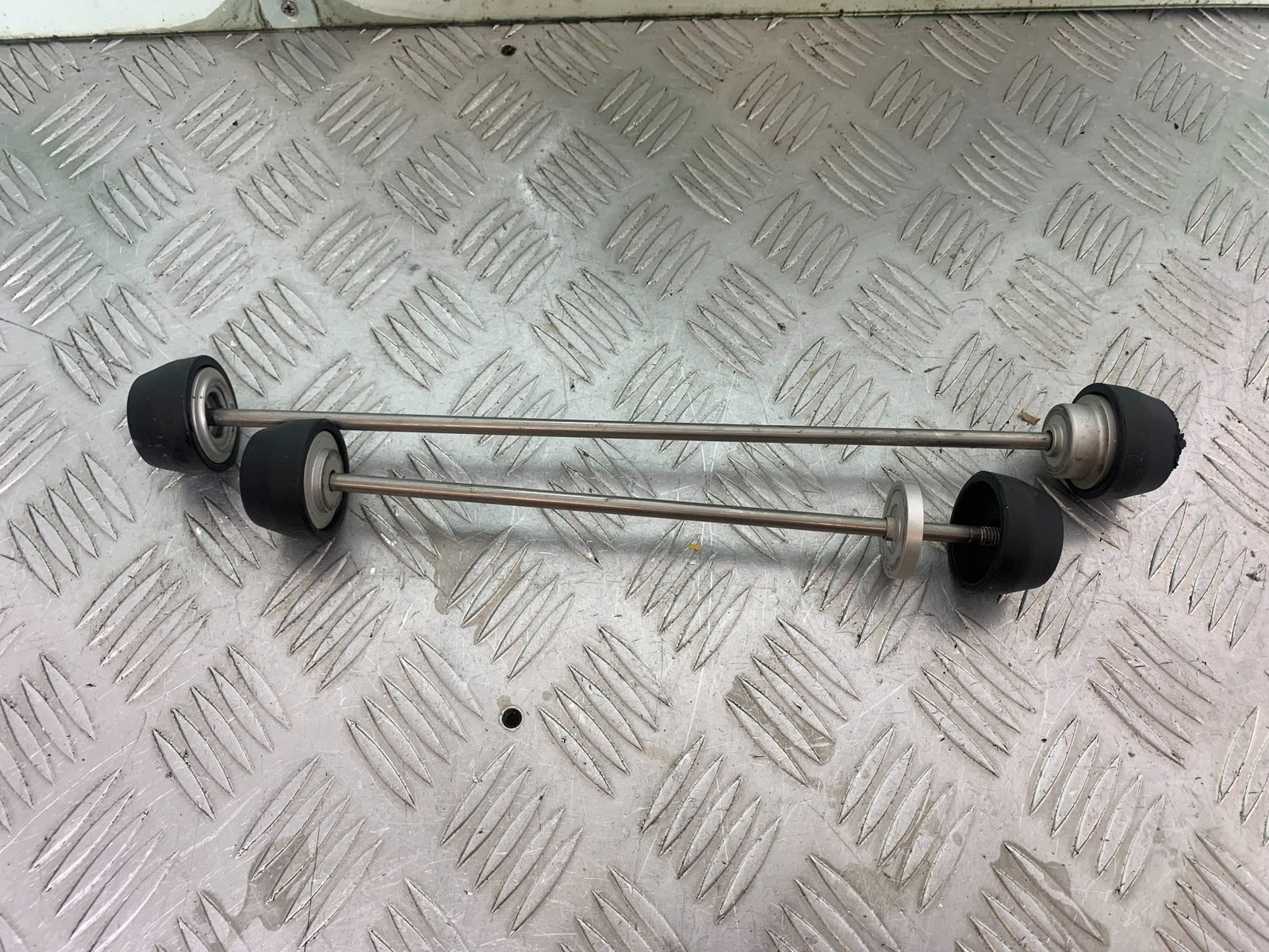 TRIUMPH TRIDENT 660 FRONT AND REAR WHEEL BOBBINGS  YEAR 2021-2024 (CMB1148)