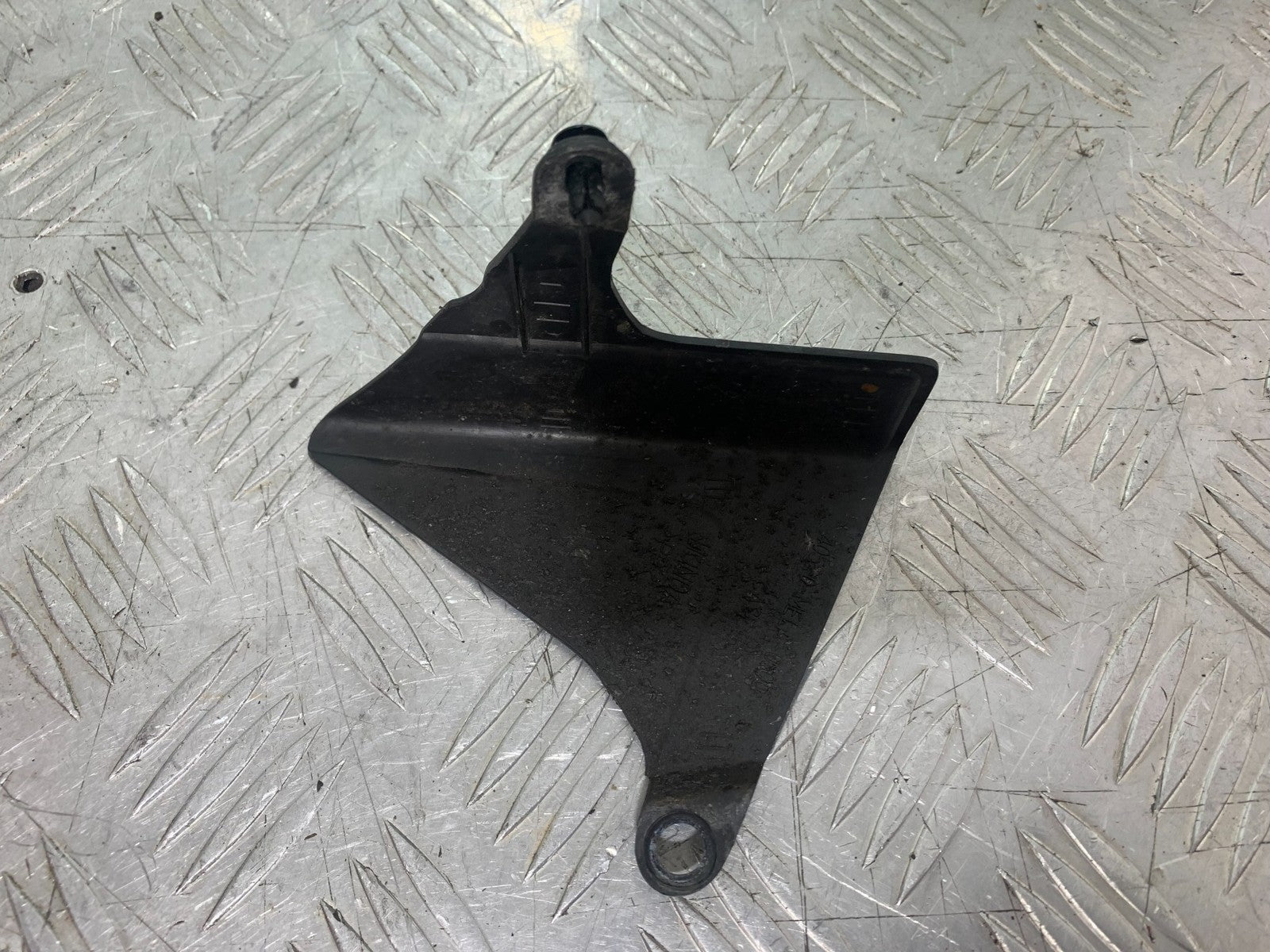 HONDA CBR1000 rr FIREBLADE CHAIN GUARD YEAR 2006 (CMB1220)