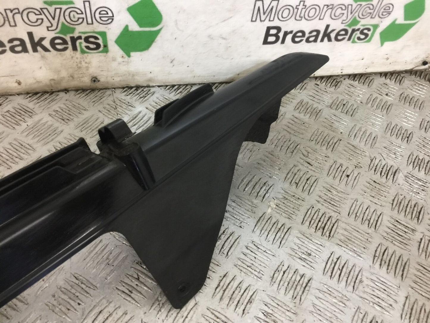HONDA VFR800 VFR 800 V TEC CHAIN GUARD  YEAR 2002 (STOCK 785)