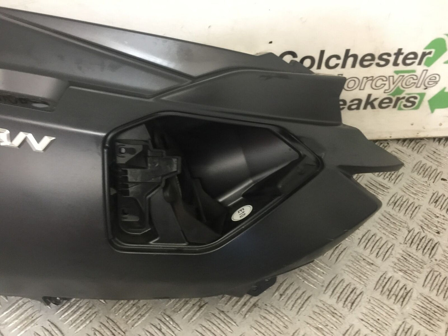 SUZUKI 650 BURGMAN SEAT PANEL  YEAR 2014-2018 (STOCK 769)