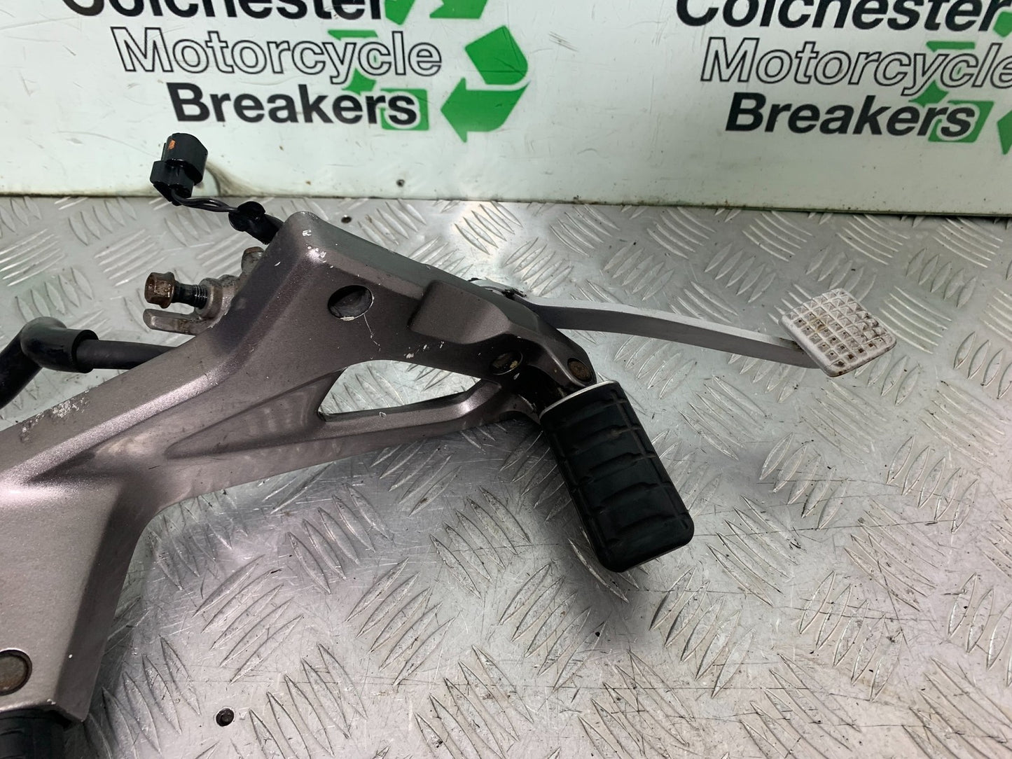 HONDA NT 700 V DEAUVILLE RIGHT HANGER AND PEGS  YEAR 2006-2010 (CMB1298)