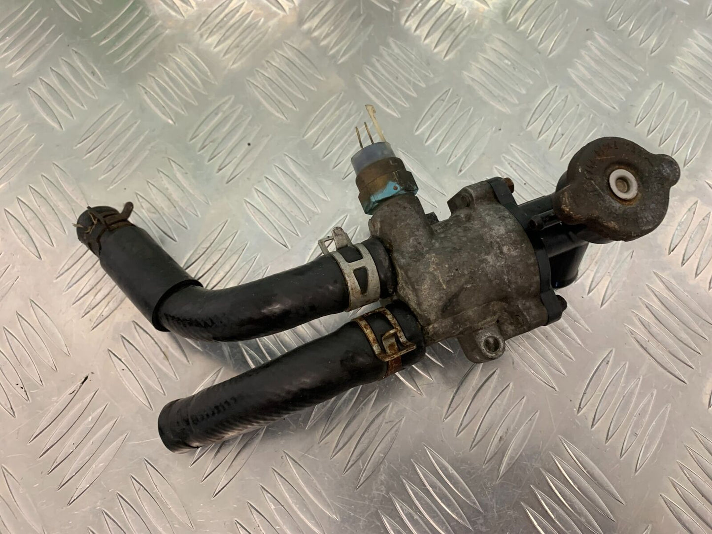 YAMAHA FZS600 FAZER 600 THERMOSTAT  YEAR 2002-03  (STOCK 950)