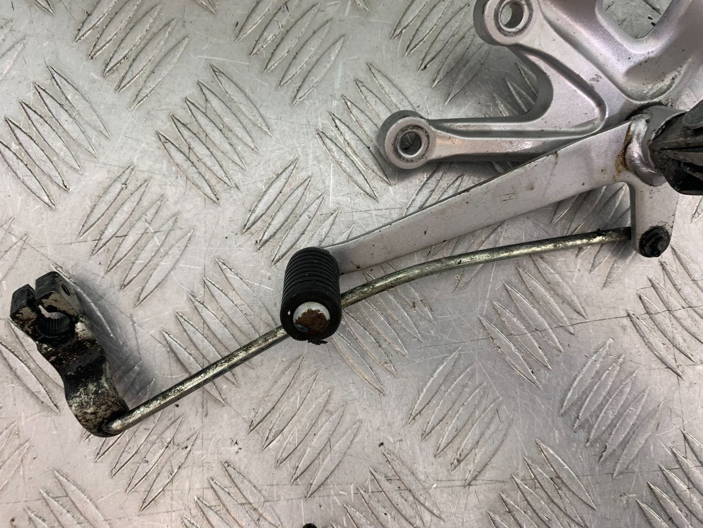 YAMAHA YZF-R125 YZF 125 FRONT LEFT HANGER  YEAR 2019-2022 (CMB1263)