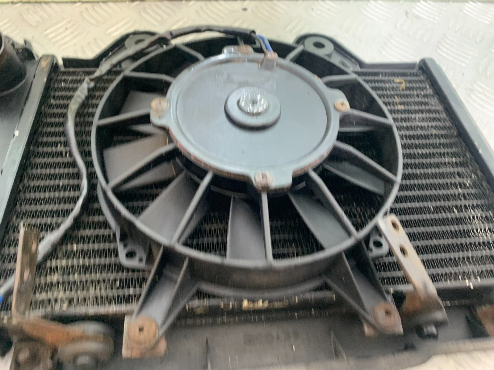 TRIUMPH TROPHY 900 RADIATOR AND FAN   YEAR 1991-95 (CMB1251)
