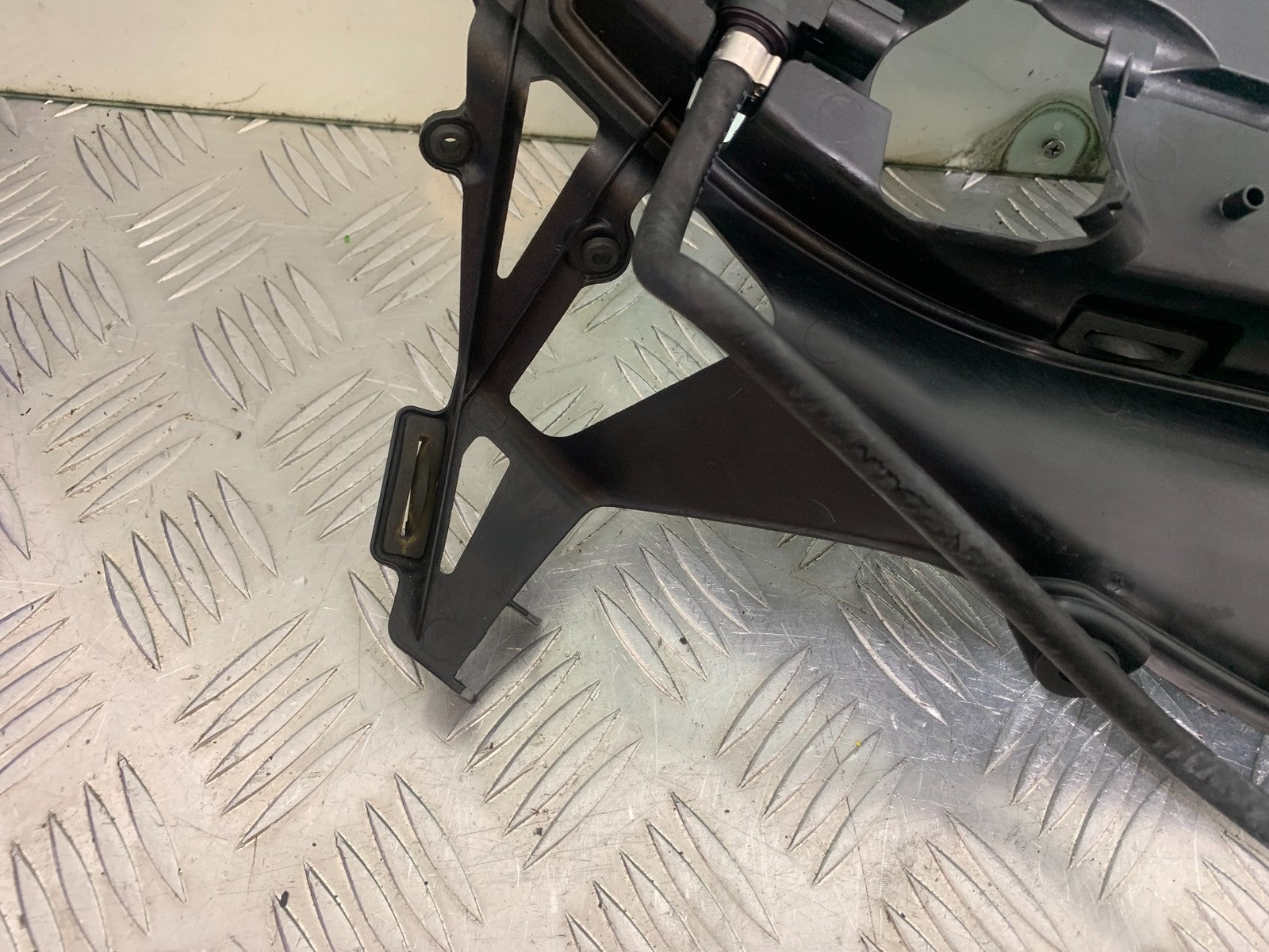 DUCATI 1299 PANIGALE LEFT INNER INFILL COVER   YEAR 2016 (CMB 1187)