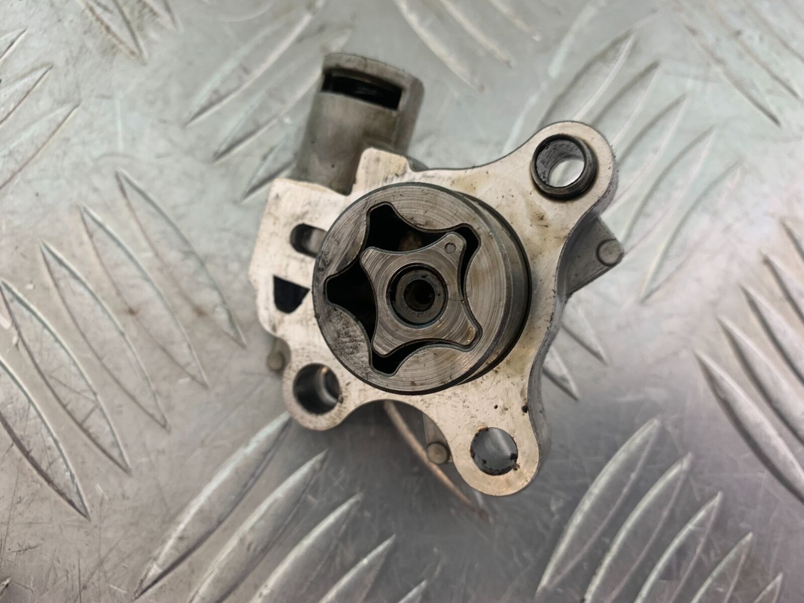 KTM DUKE 125 OIL PUMP YEAR 2012 -2016