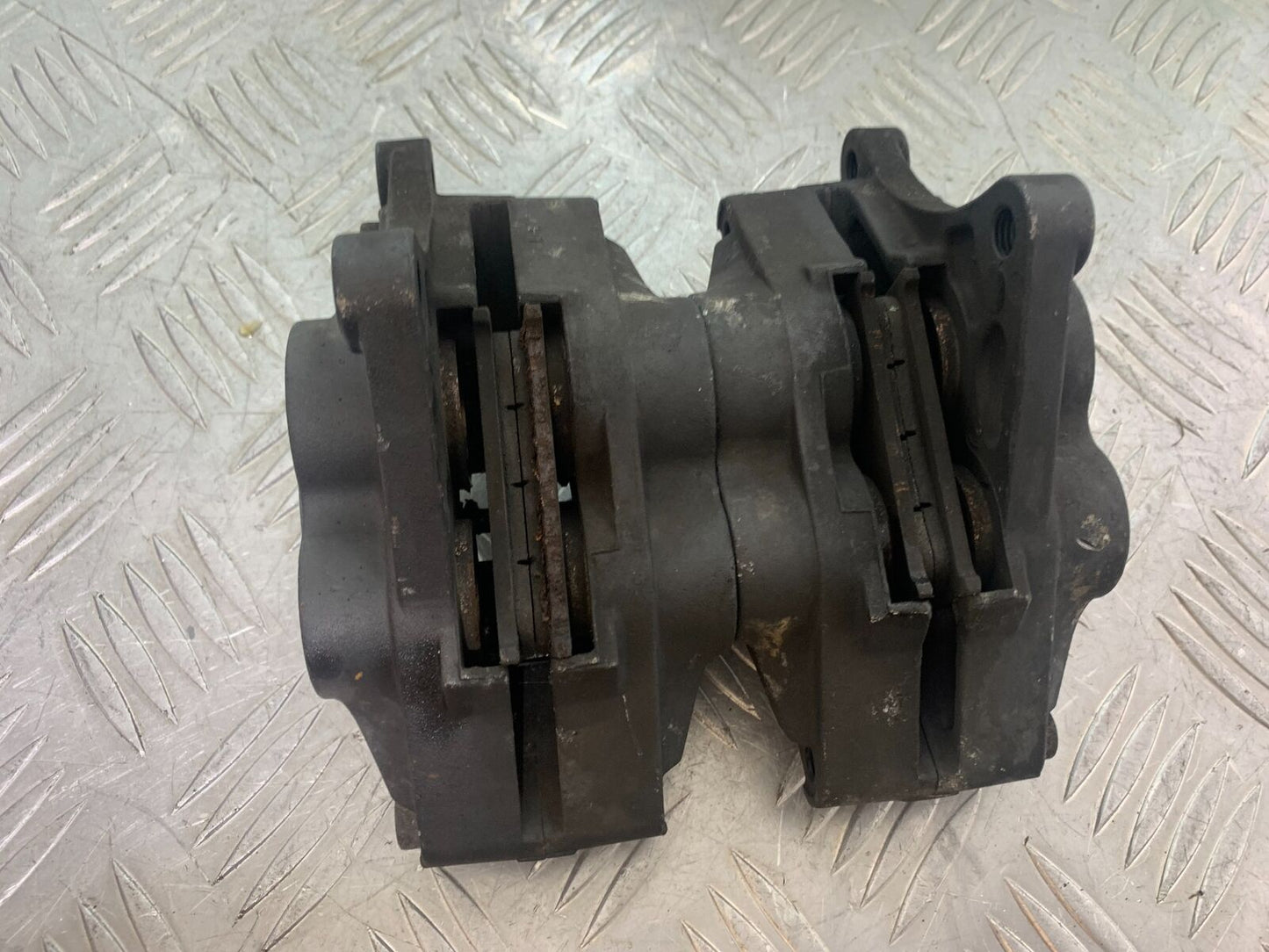 TRIUMPH 955i SPRINT ST FRONT BRAKE CALIPERS  YEAR 1999-2004 (CMB1124)