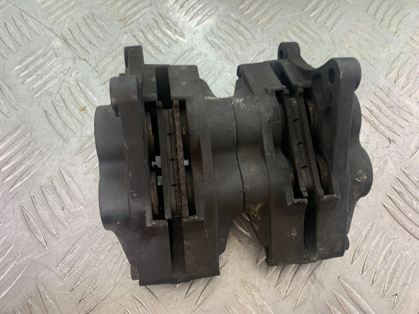 TRIUMPH 955i SPRINT ST FRONT BRAKE CALIPERS  YEAR 1999-2004 (CMB1124)