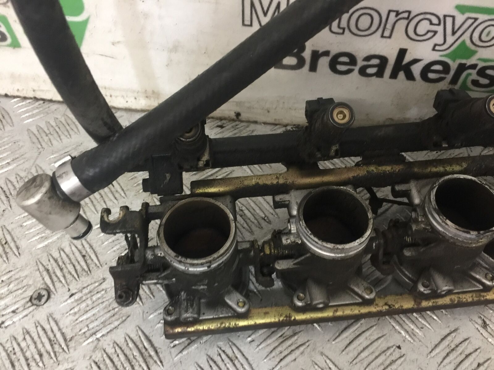 TRIUMPH 600 SPEED FOUR THROTTLE BODIES  YEAR 2002  (STOCK 756)