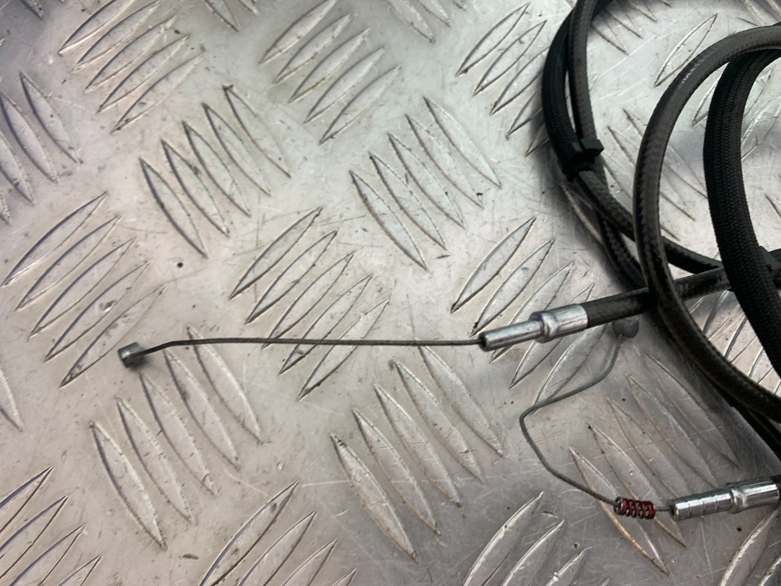 HARLEY DAVIDSON FXS BLACKLINE 1585 THROTTLE CABLES YEAR 2012 (CMB1147)