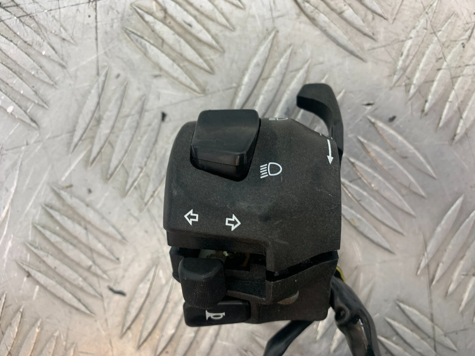 SUZUKI SV650 SV 650 mk1 LEFT SWITCH GEAR   YEAR 1999-2002 (CMB1208)