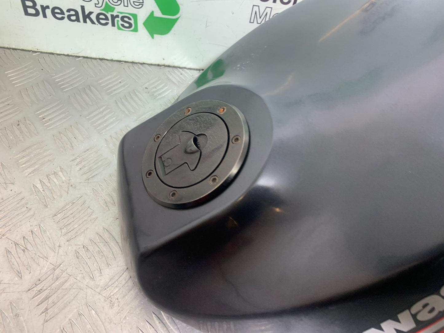 KAWASAKI GPZ600 GPZ 600 PETROL TANK YEAR 1988-90 (CMB1258)