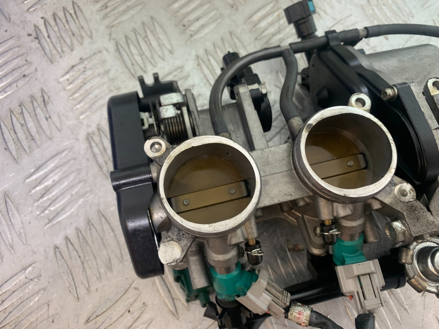 YAMAHA YZF R1 14 B BIG BANG THROTTLE BODIES   2009-14 (CMB1175)