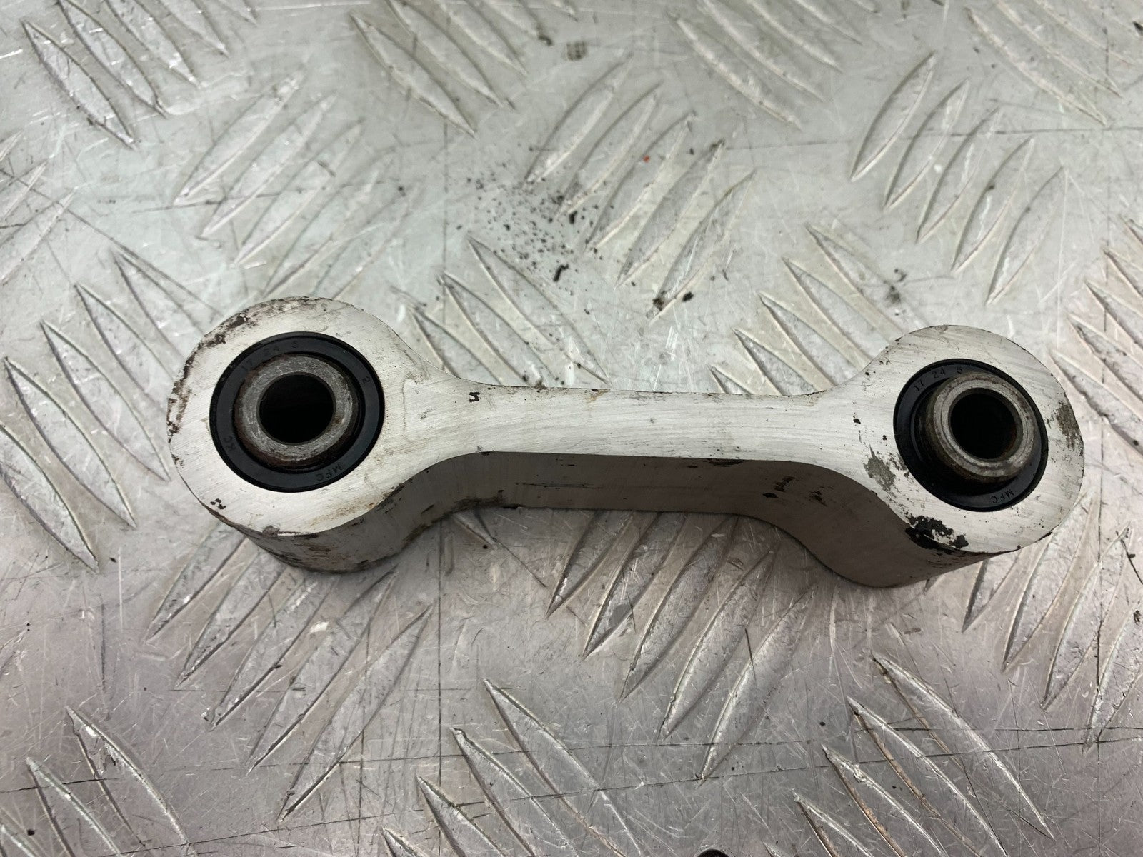 TRIUMPH 955i SPRINT ST REAR SHOCK LINKAGE   YEAR 1999-04 (CMB1230)