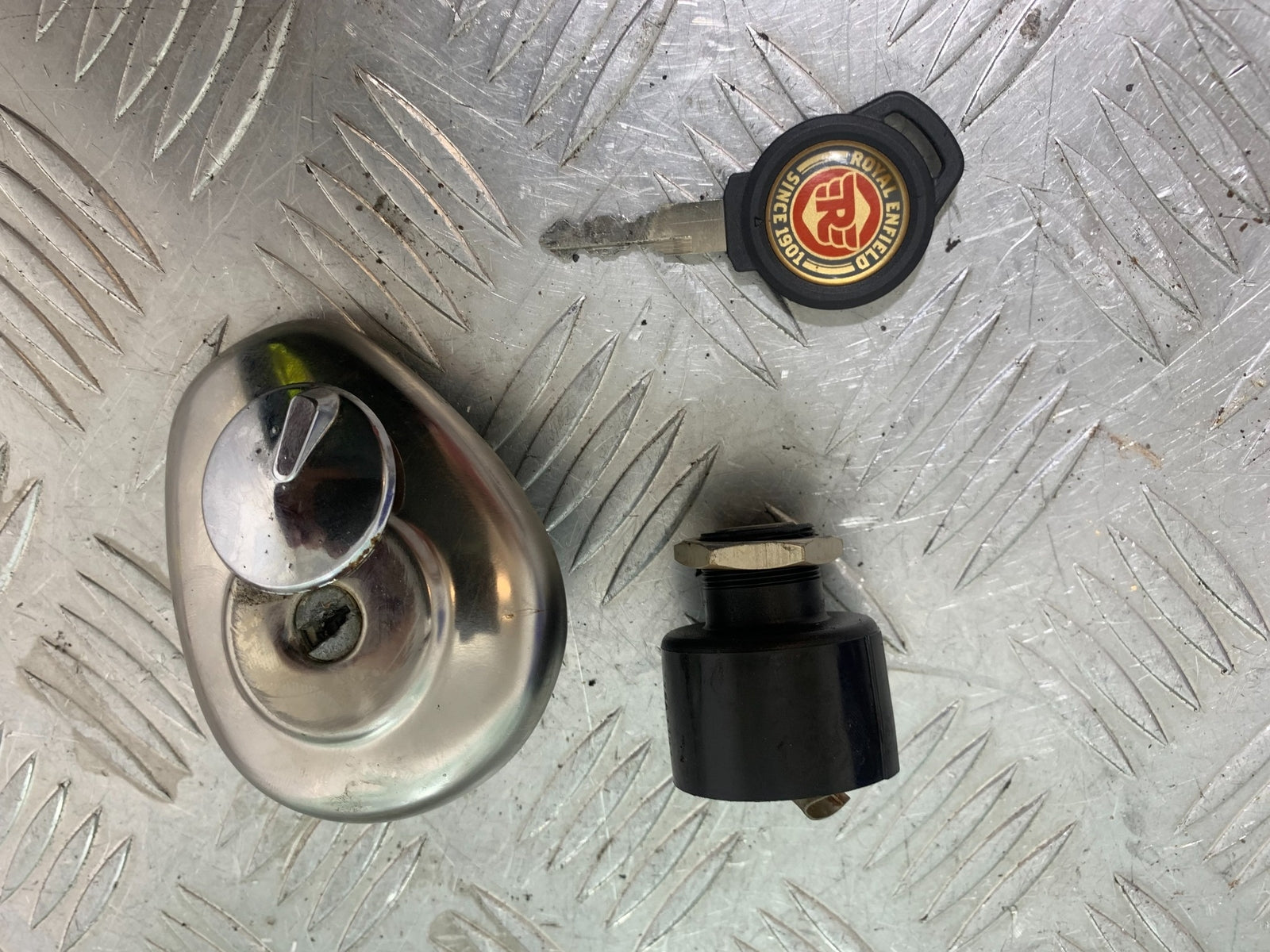 ROYAL ENFIELD BULLET 500 EFI PETROL CAP & IGNITION SWITCH  YEAR 08-16 (CMB1153)