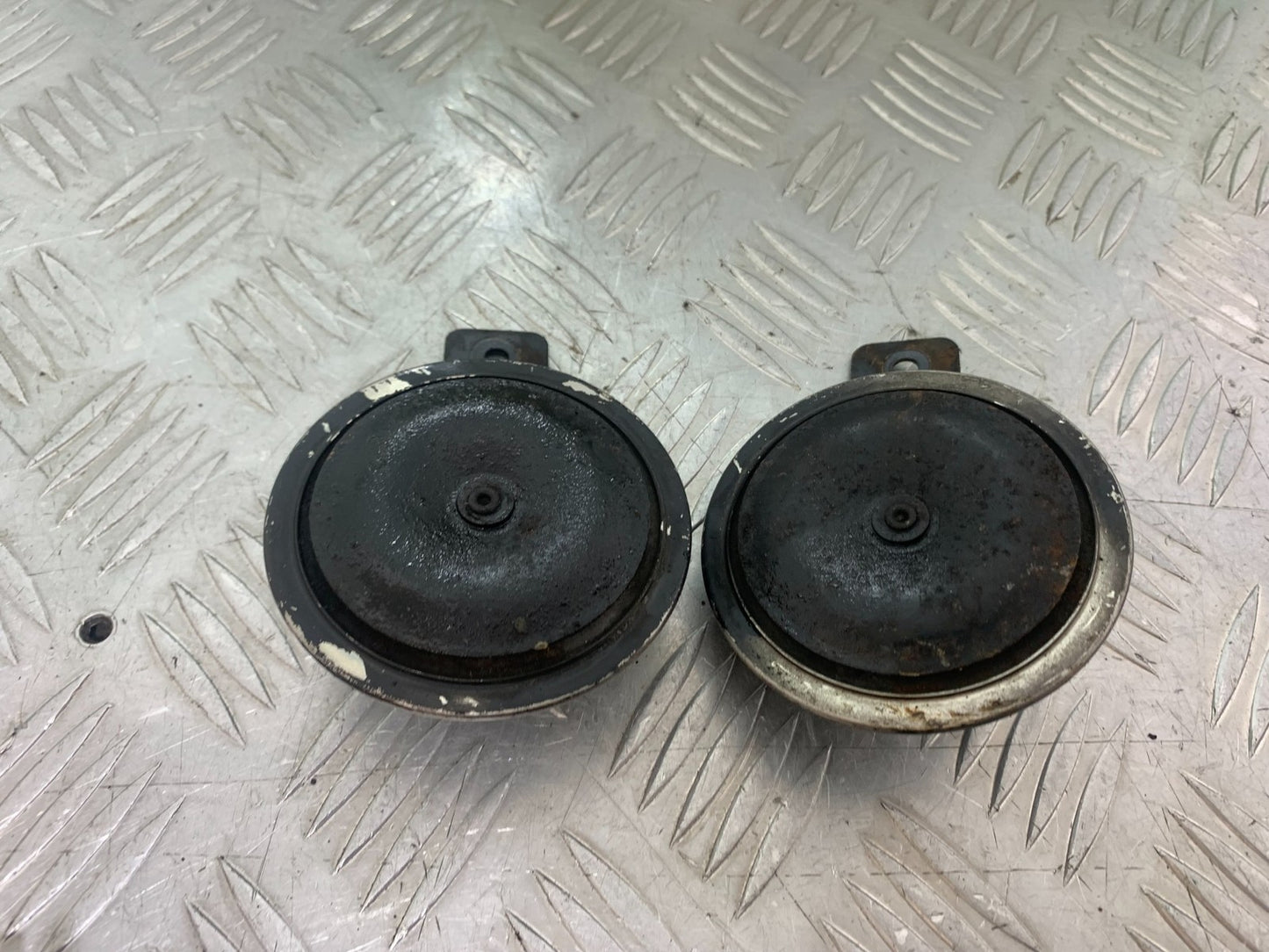 HONDA GL500 GL 500 SILVERWING HORNS  YEAR 1981-82 (CMB1168)