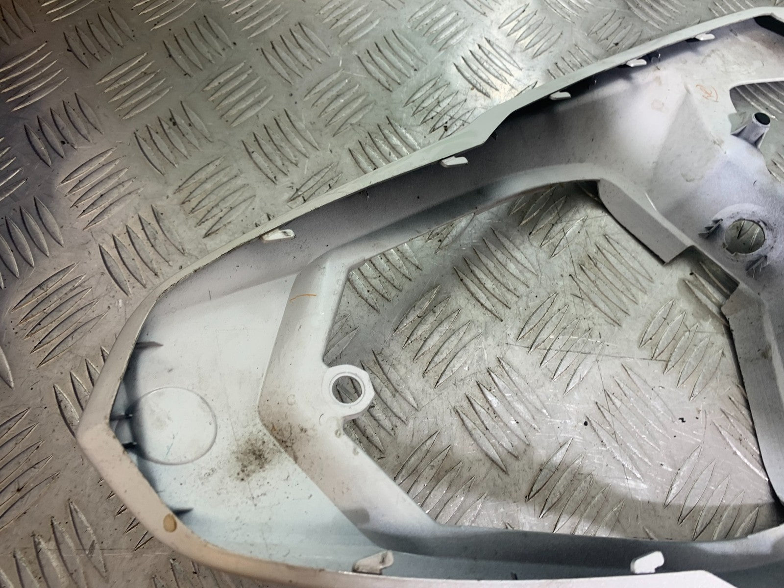 YAMAHA YZF R1 14 B BIG BANG SEAT UNIT   2009-14 (CMB1175)