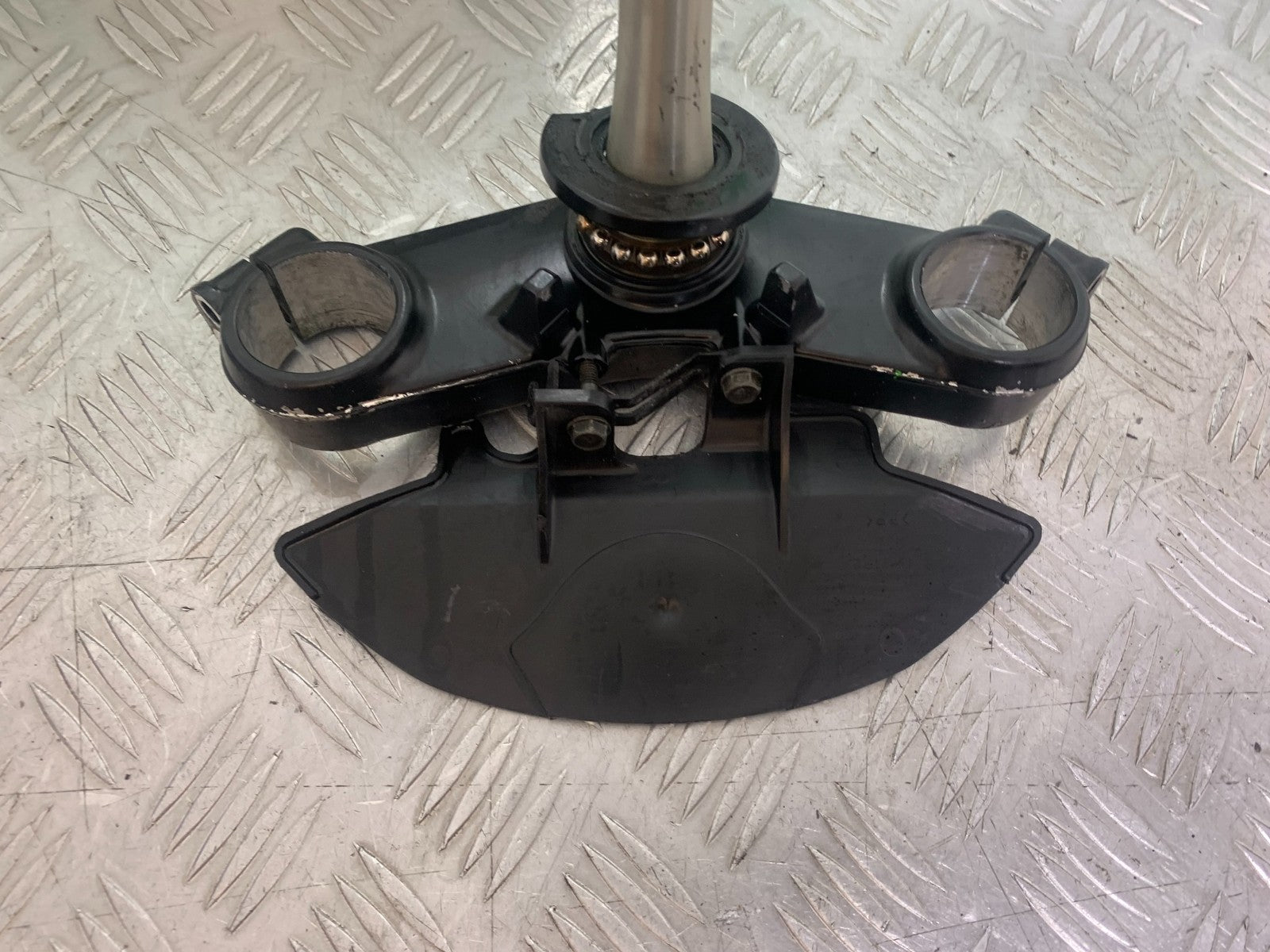 KAWASAKI ZX9R ZX9 E1  BOTTOM YOKE     YEAR 2000-01 (CMB1171)