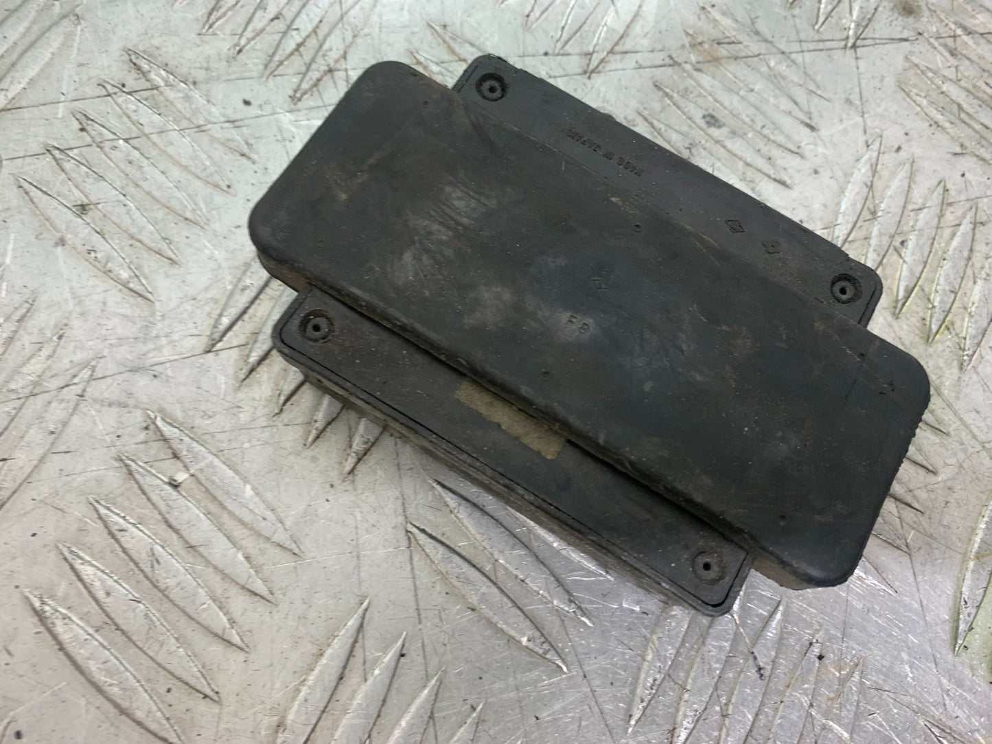 KAWASAKI GPX 750 GPX 750 FUSE BOX  YEAR 1990