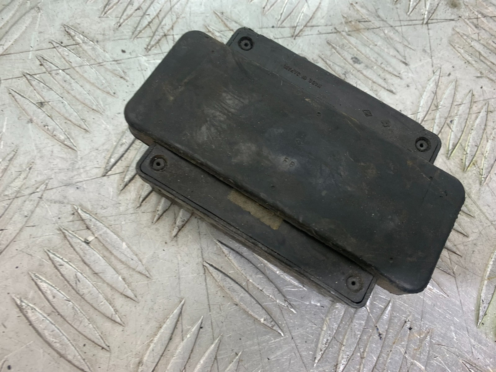 KAWASAKI GPX 750 GPX 750 FUSE BOX  YEAR 1990