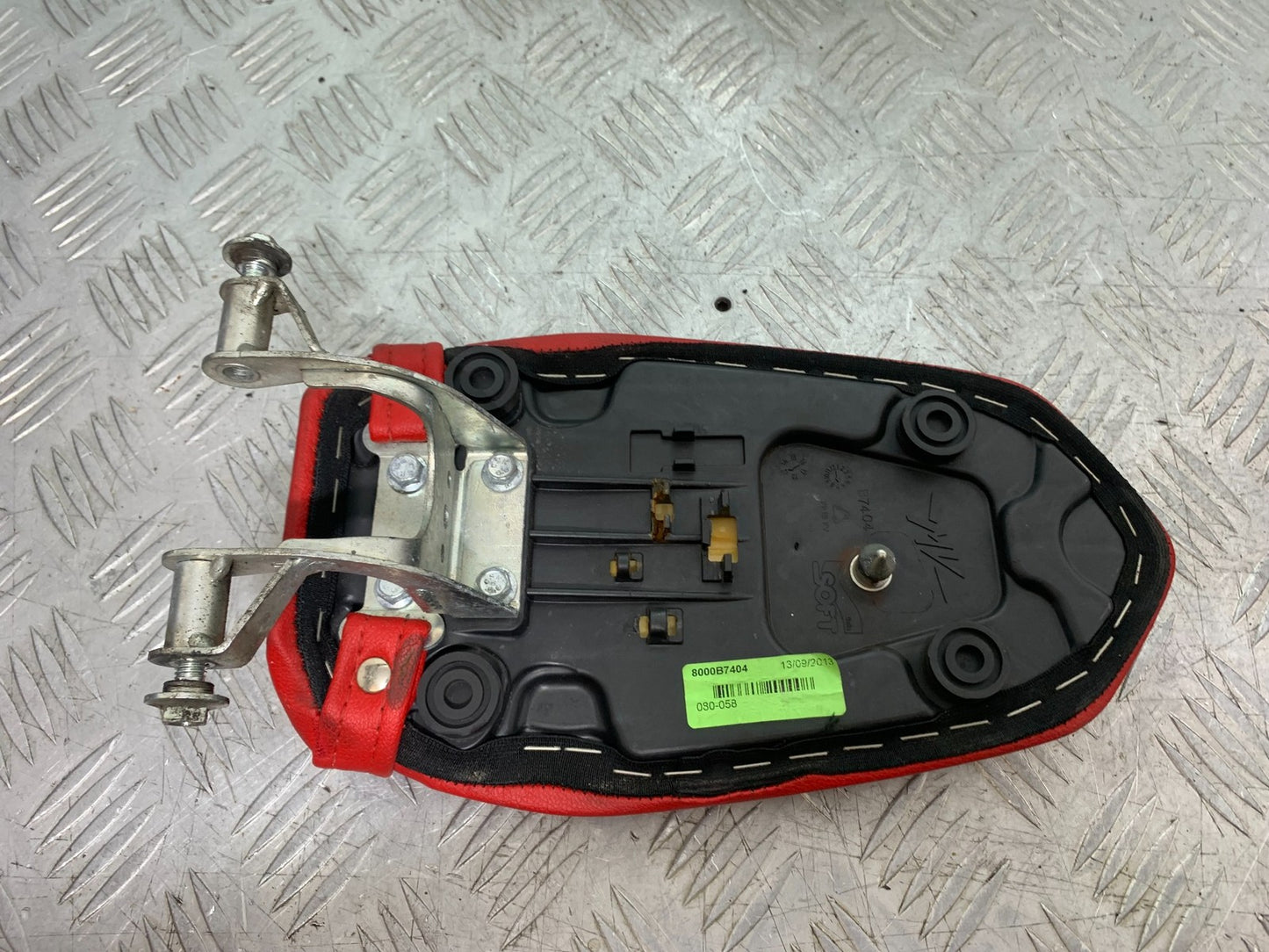 MV AGUSTA 675 F3 REAR SEAT   YEAR 2012-2016 (CMB1302)