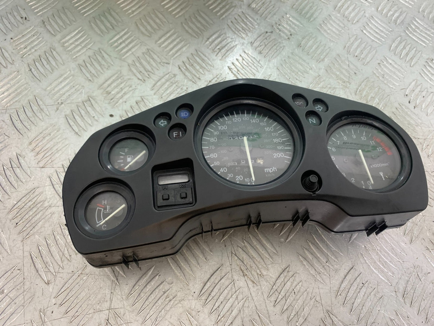 HONDA CBR1100 BLACKBIRD CLOCKS SPEEDO DASH   YEAR 1999-2005 (CMB1232)