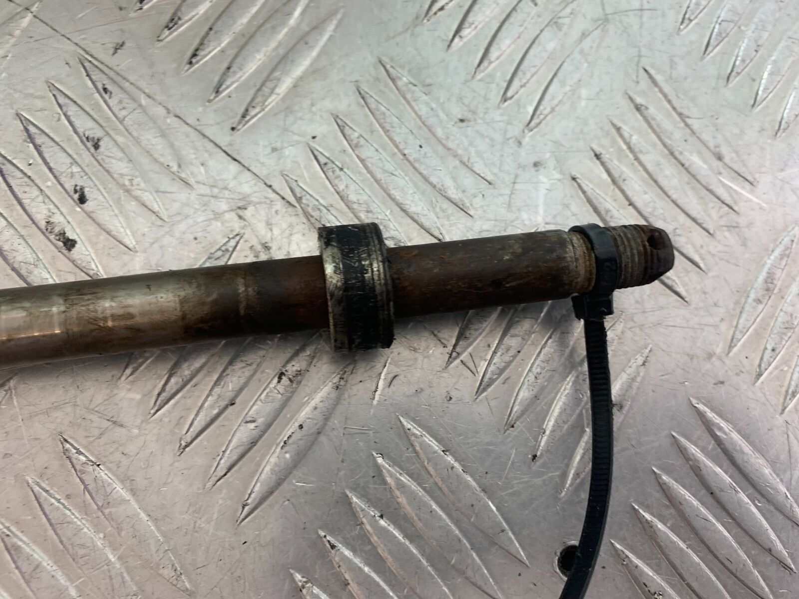 HONDA CX500 CX 500 FRONT WHEEL SPINDLE  YEAR 1980 (CMB1131)
