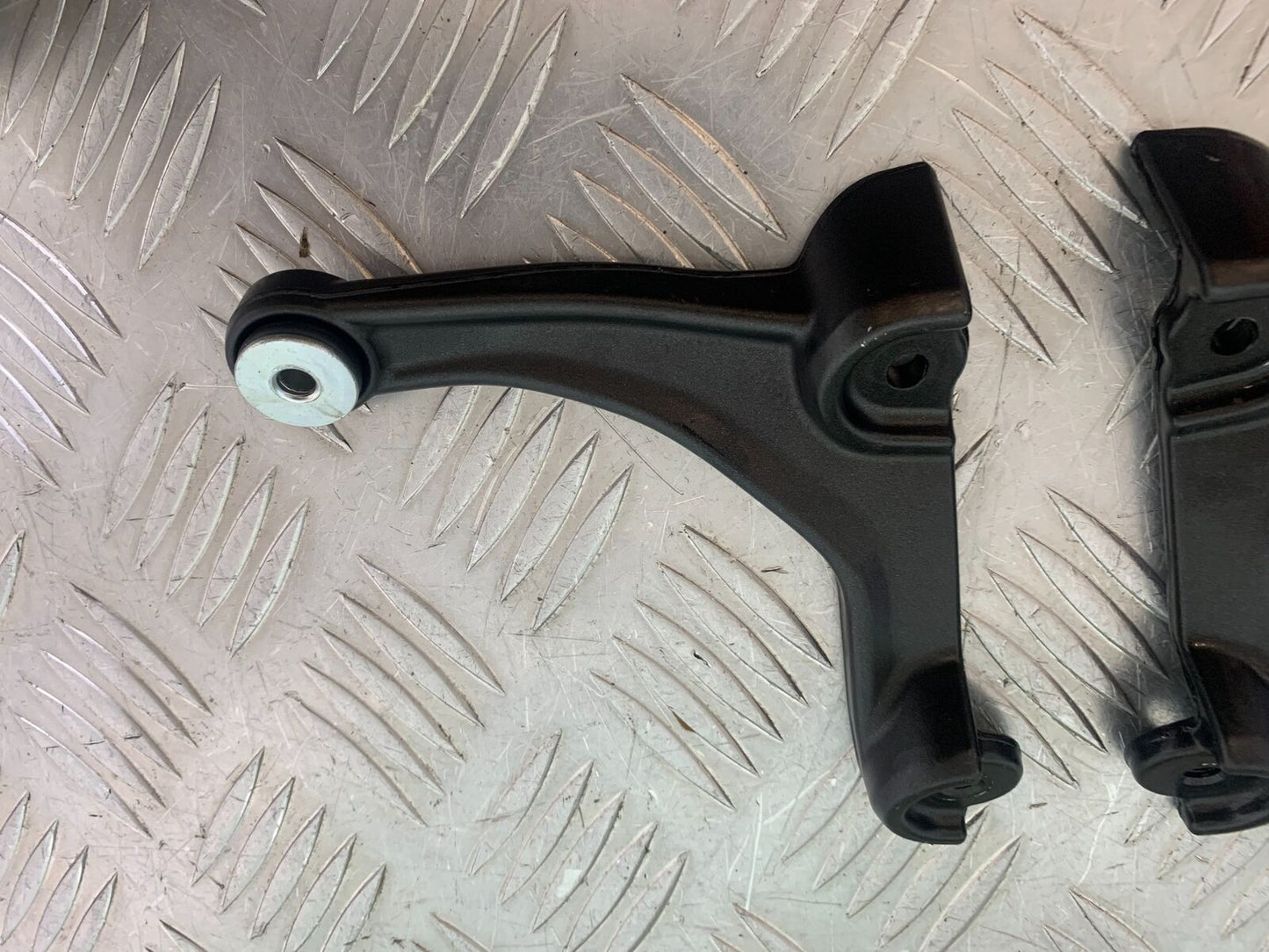 YAMAHA XSR900 XSR 900 LEFT & RIGHT COWL BRACKETS   YEAR 2021-2022 (CMB1073)