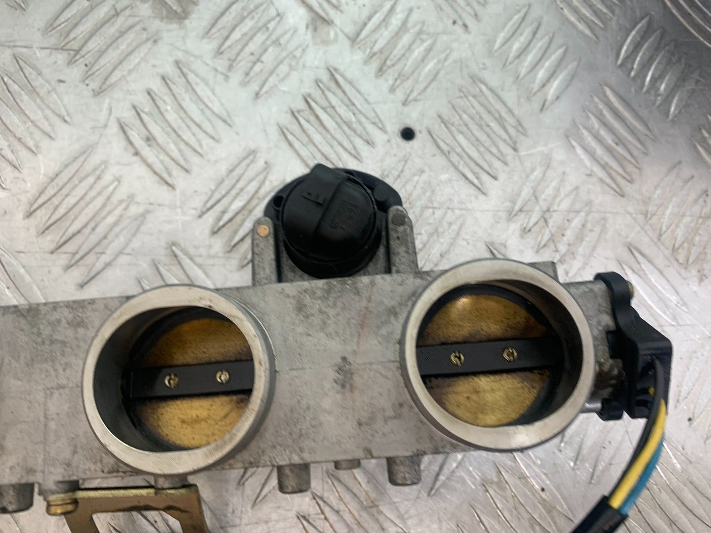 TRIUMPH 955i SPRINT ST THROTTLE BODIES 1999-2004 (CMB1176)