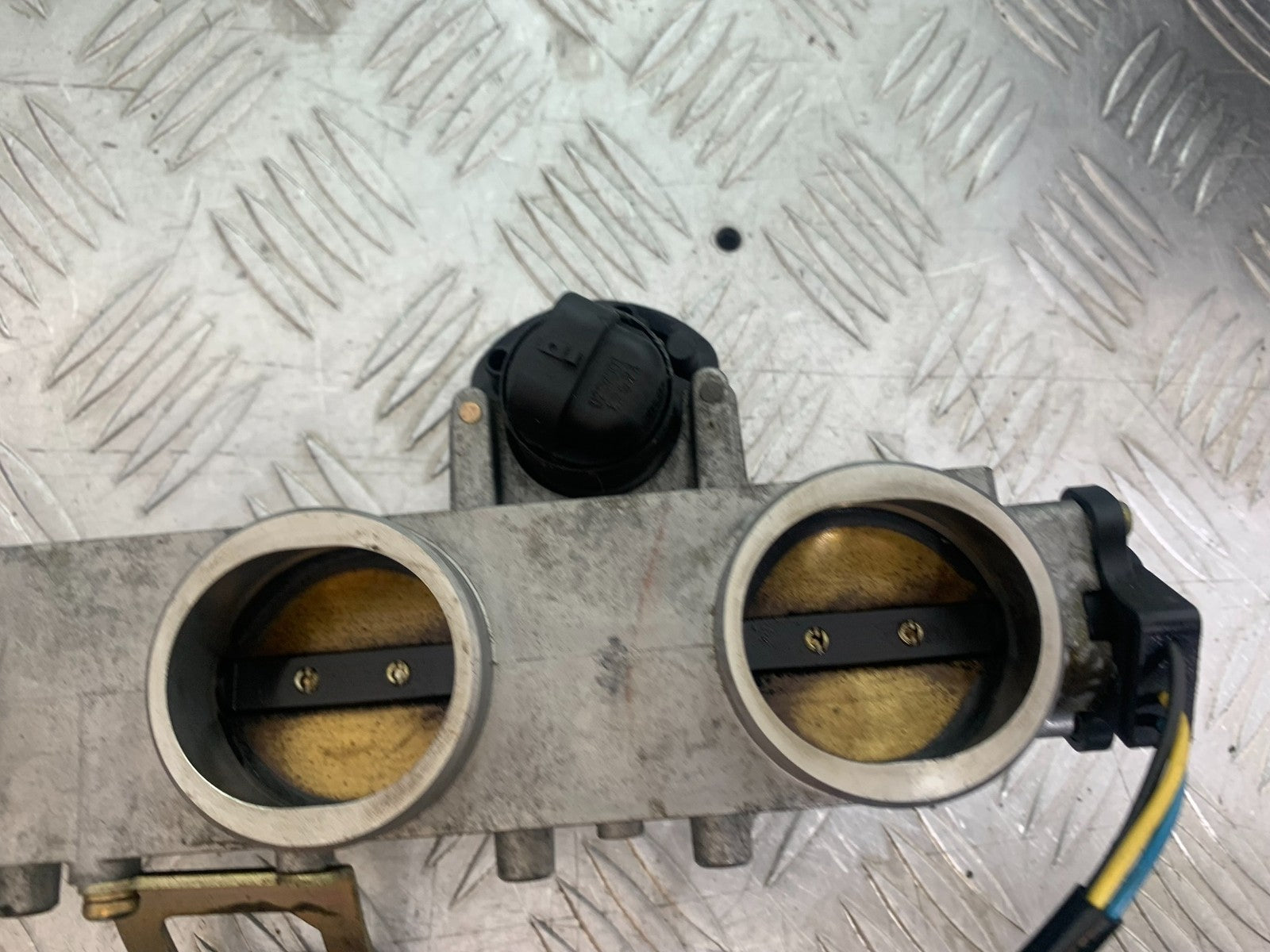 TRIUMPH 955i SPRINT ST THROTTLE BODIES 1999-2004 (CMB1176)