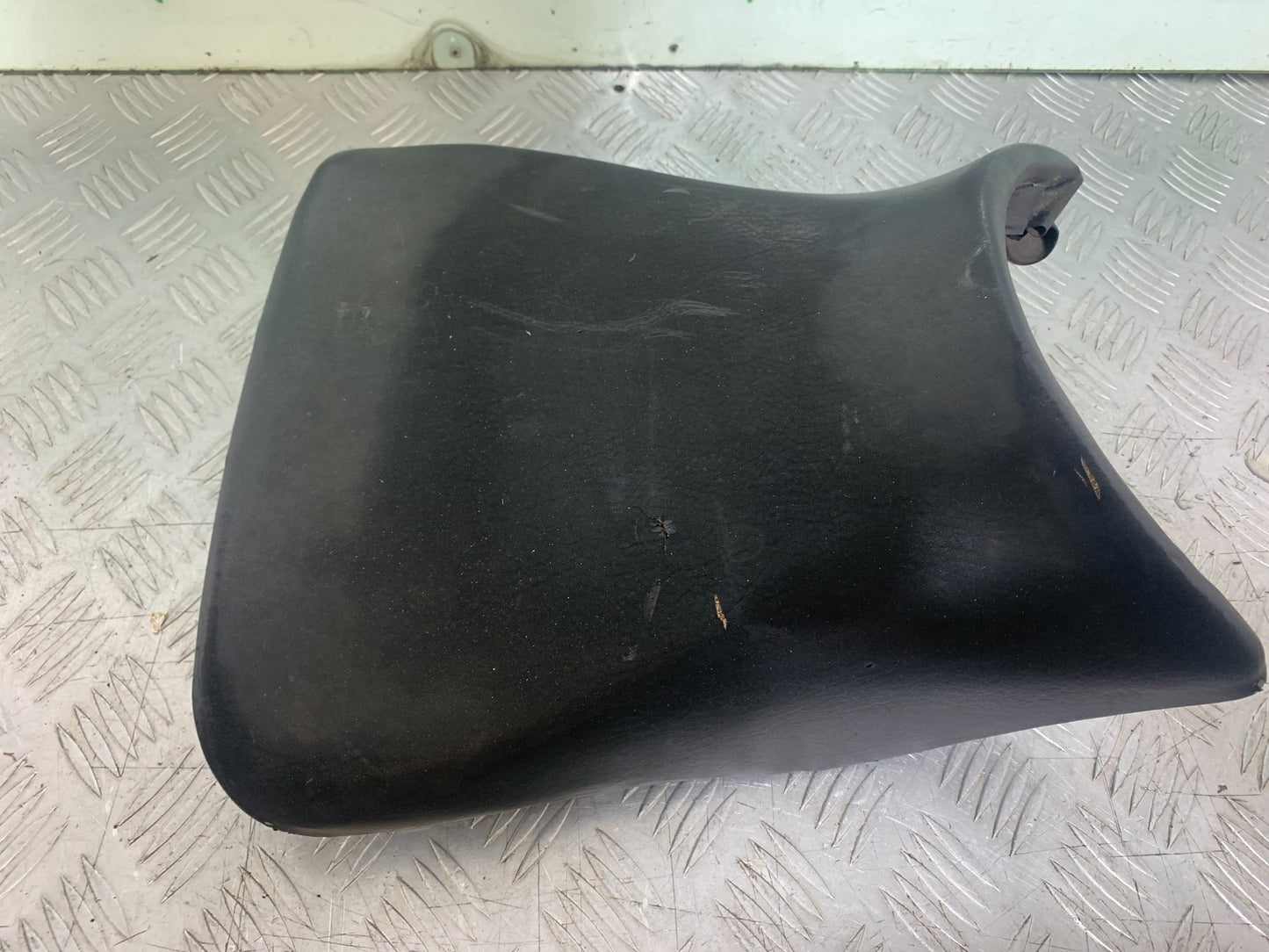YAMAHA YZF1000 THUNDERACE FRONT SEAT  YEAR 1997-2000 (CMB1204)