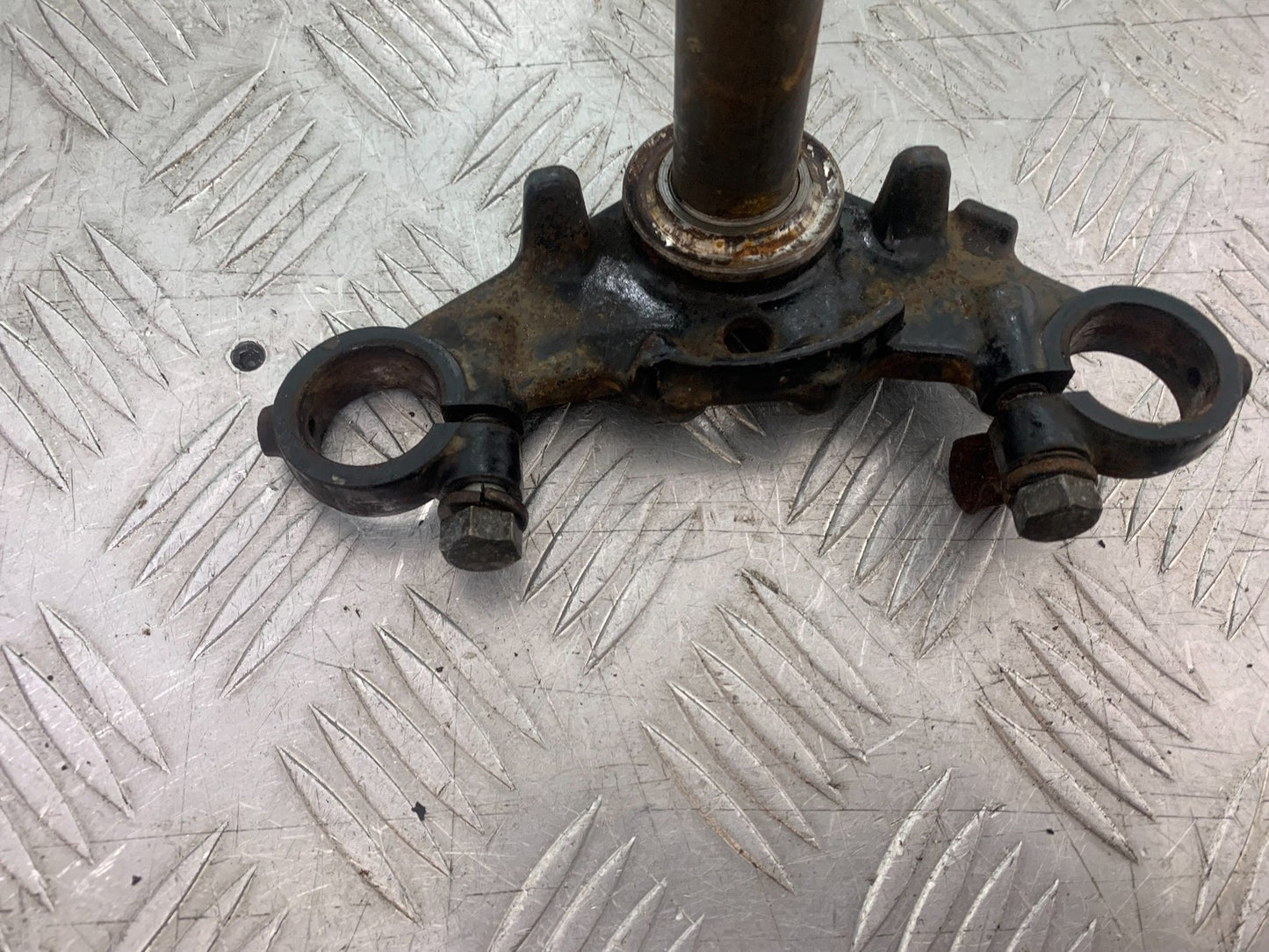 SUZUKI GP100 GP 100 BOTTOM YOKE   YEAR 1978-1988 (CMB1259)
