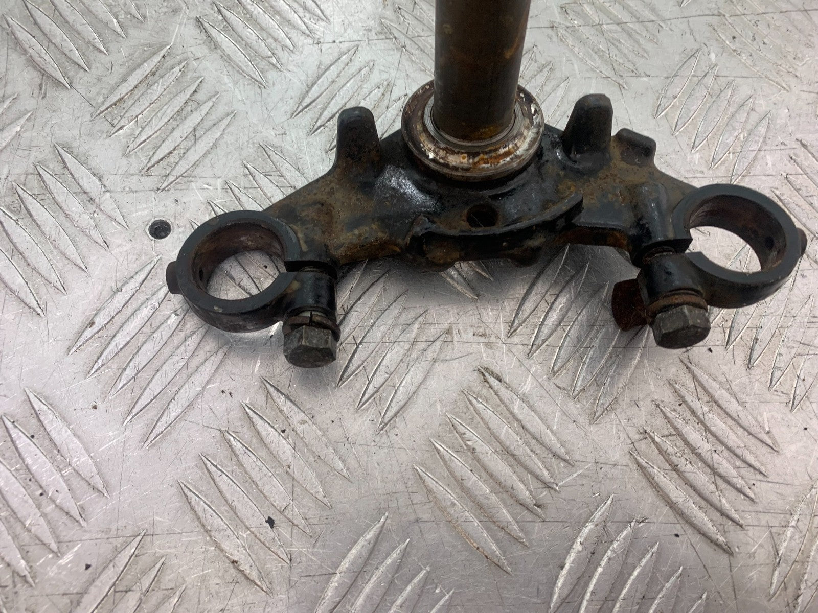 SUZUKI GP100 GP 100 BOTTOM YOKE   YEAR 1978-1988 (CMB1259)