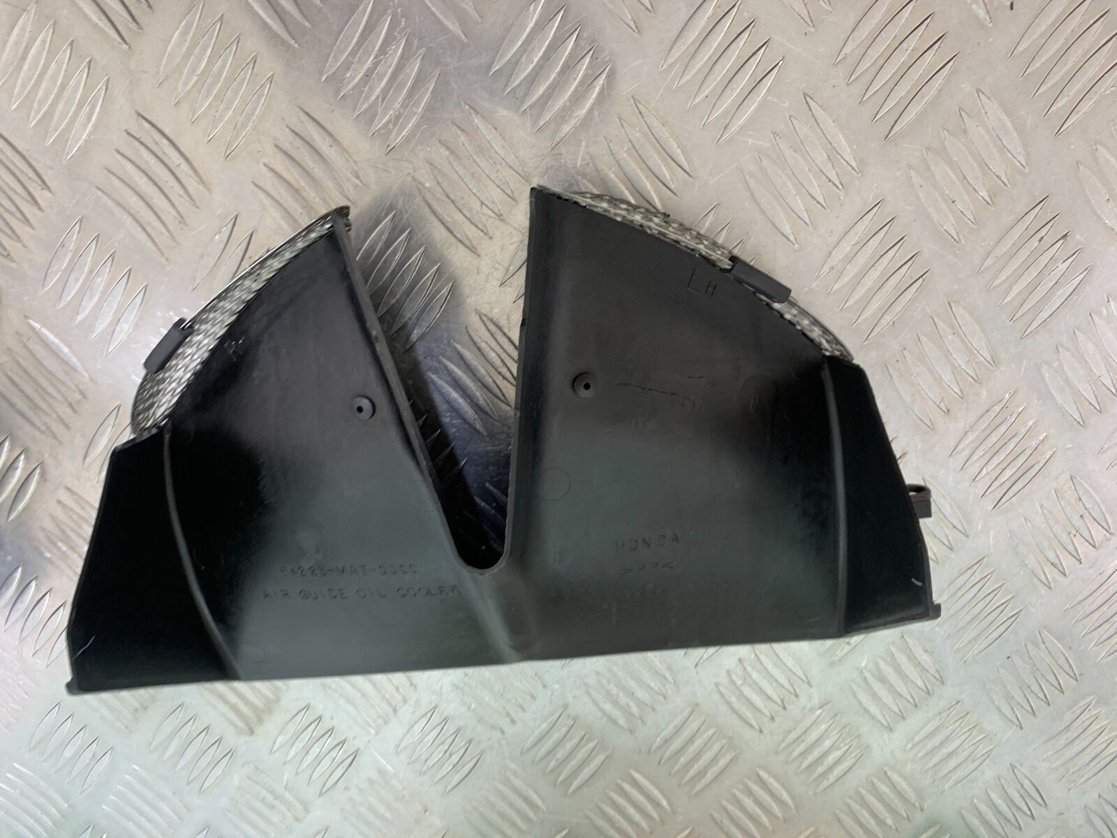 HONDA CBR1100 BLACKBIRD AIR VENT YEAR 1996-1998 (CMB1017)