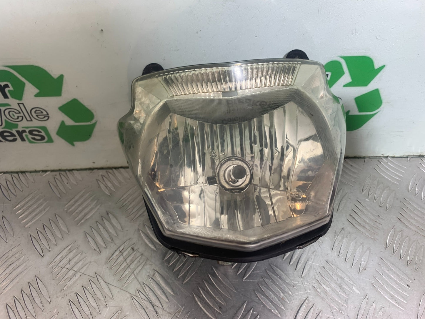 YAMAHA YBR125 YBR 125 HEADLIGHT   YEAR 2010-2017 (CMB1163)