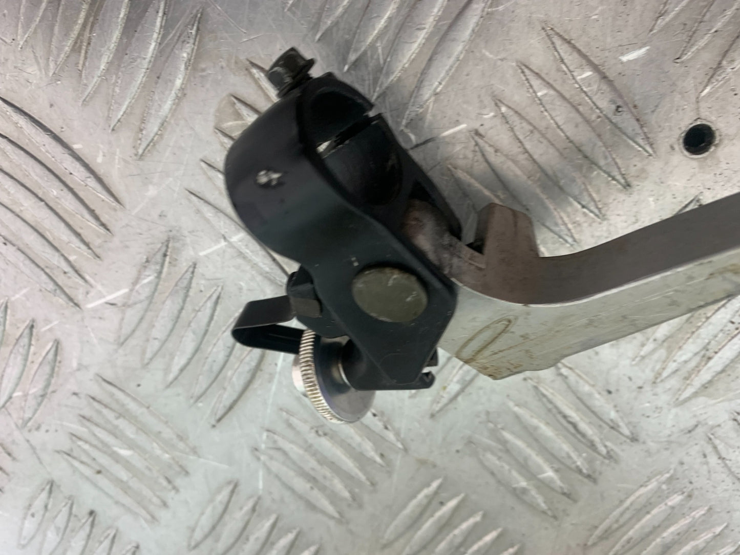 YAMAHA YZF R1 CLUTCH LEVER AND BRACKET   YEAR 2004-2006 (CMB1155)
