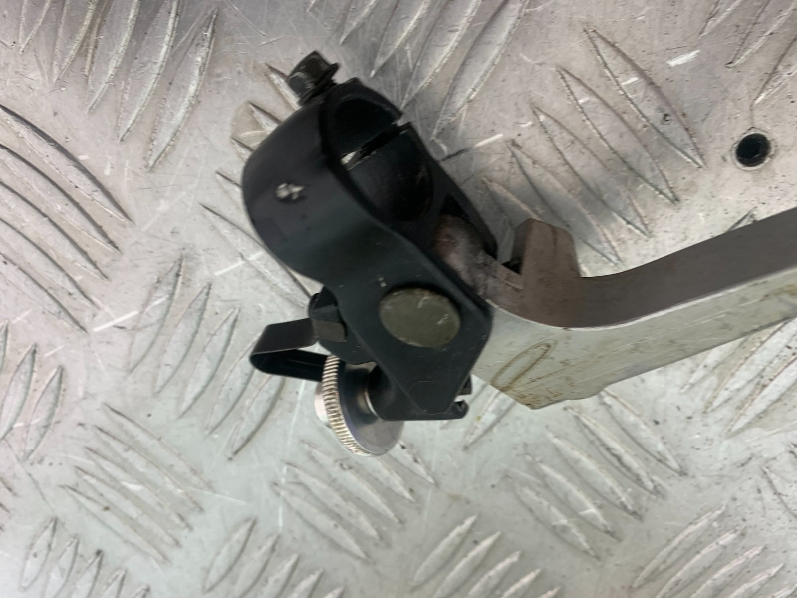 YAMAHA YZF R1 CLUTCH LEVER AND BRACKET   YEAR 2004-2006 (CMB1155)
