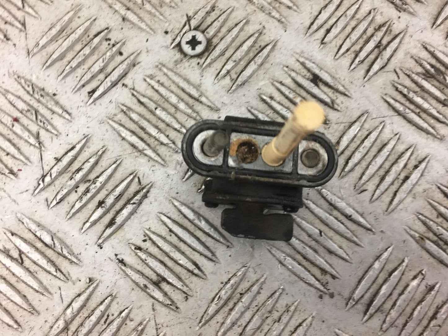 YAMAHA XJ900 XJ 900 DIVERSION PETROL TAP  YEAR 1994-2002 STOCK 488)