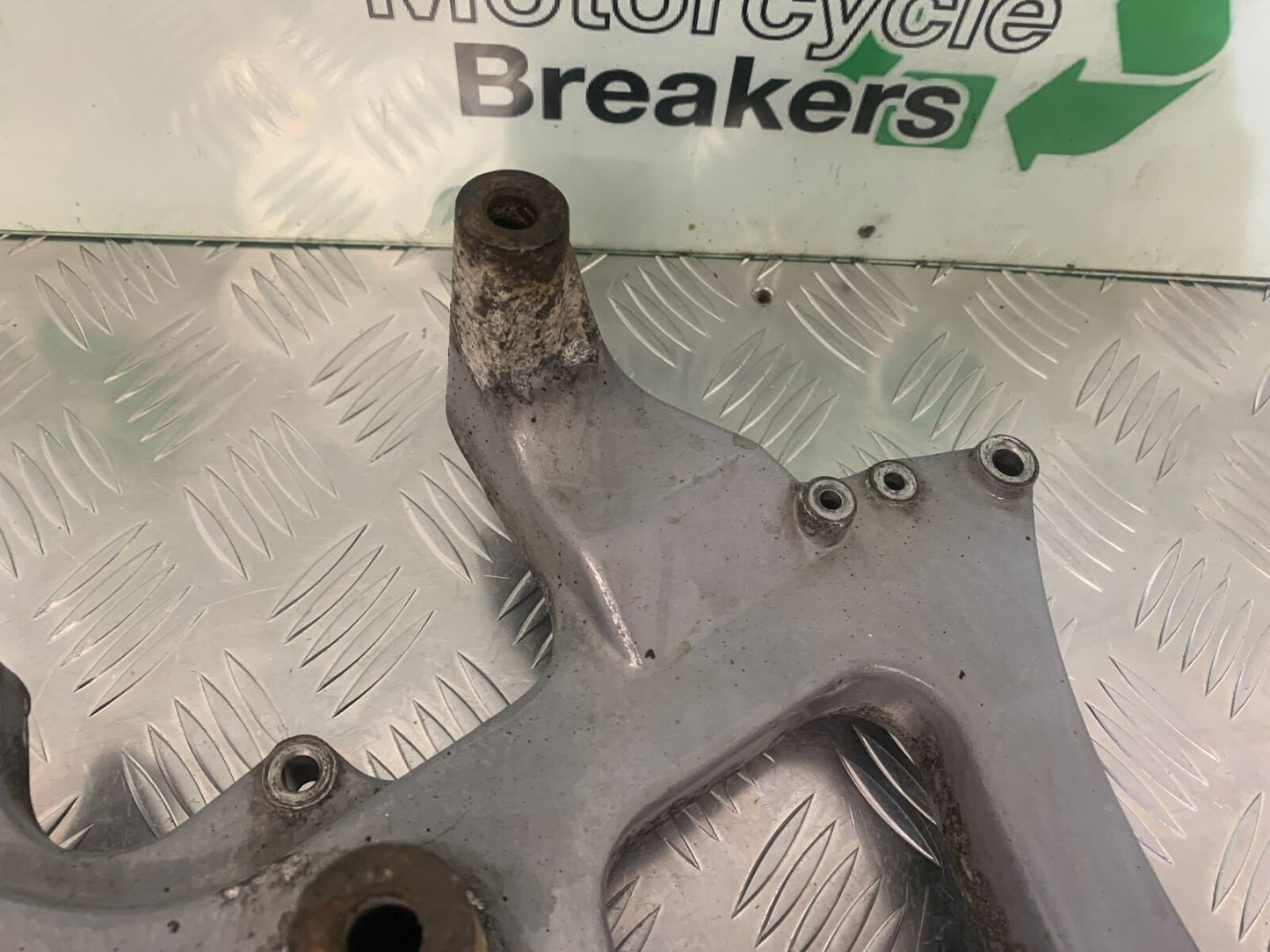 YAMAHA YP125 R X MAX EXHAUST BRACKET   YEAR 2014 (STOCK 949)