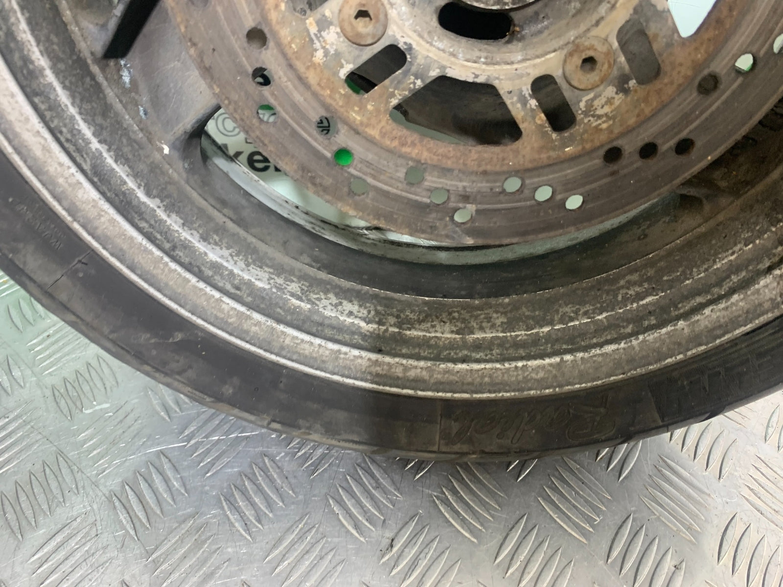 KAWASAKI ZZR1100 D REAR WHEEL AND DISC YEAR 1993-2001 (CMB1164)