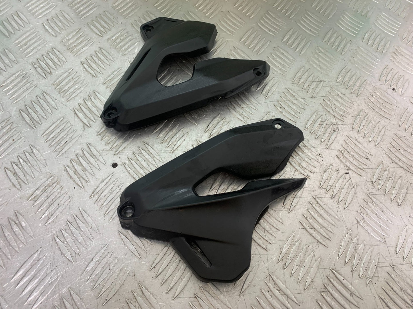 DUCATI 937 MONSTER LEFT AND RIGHT INFILLS   YEAR 2021-2024 (CMB1270)
