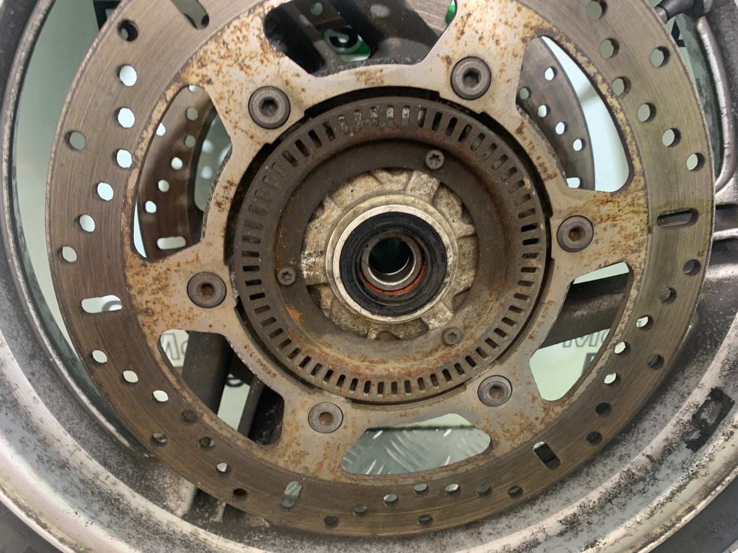 HONDA NT 700 V DEAUVILLE FRONT WHEEL   YEAR 2006-2011 (CMB1211)