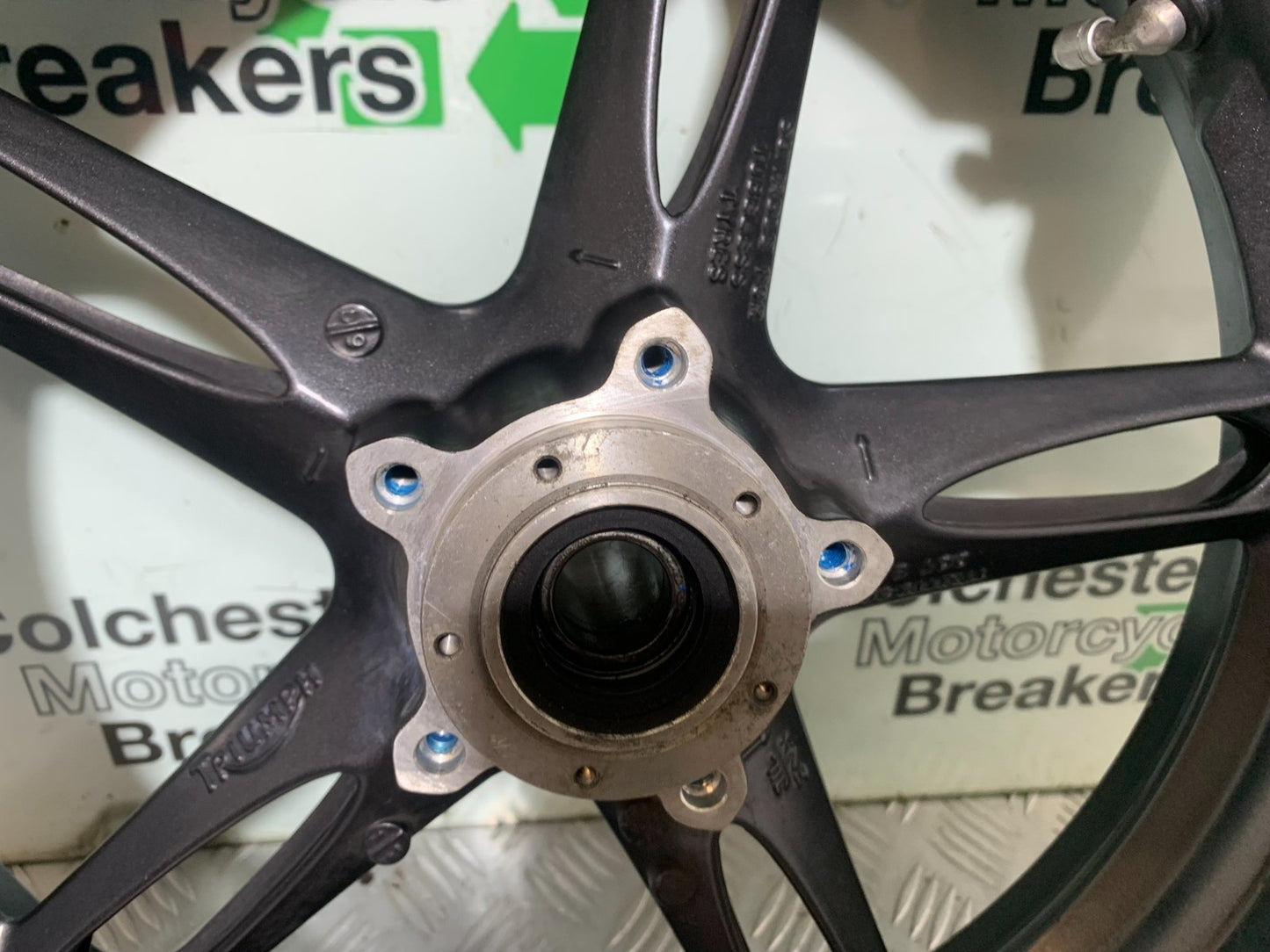 TRIUMPH 1050 SPEED TRIPLE FRONT WHEEL   YEAR 2005-2007 (CMB1322)