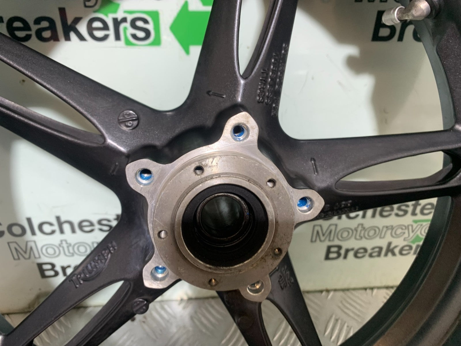 TRIUMPH 1050 SPEED TRIPLE FRONT WHEEL   YEAR 2005-2007 (CMB1322)