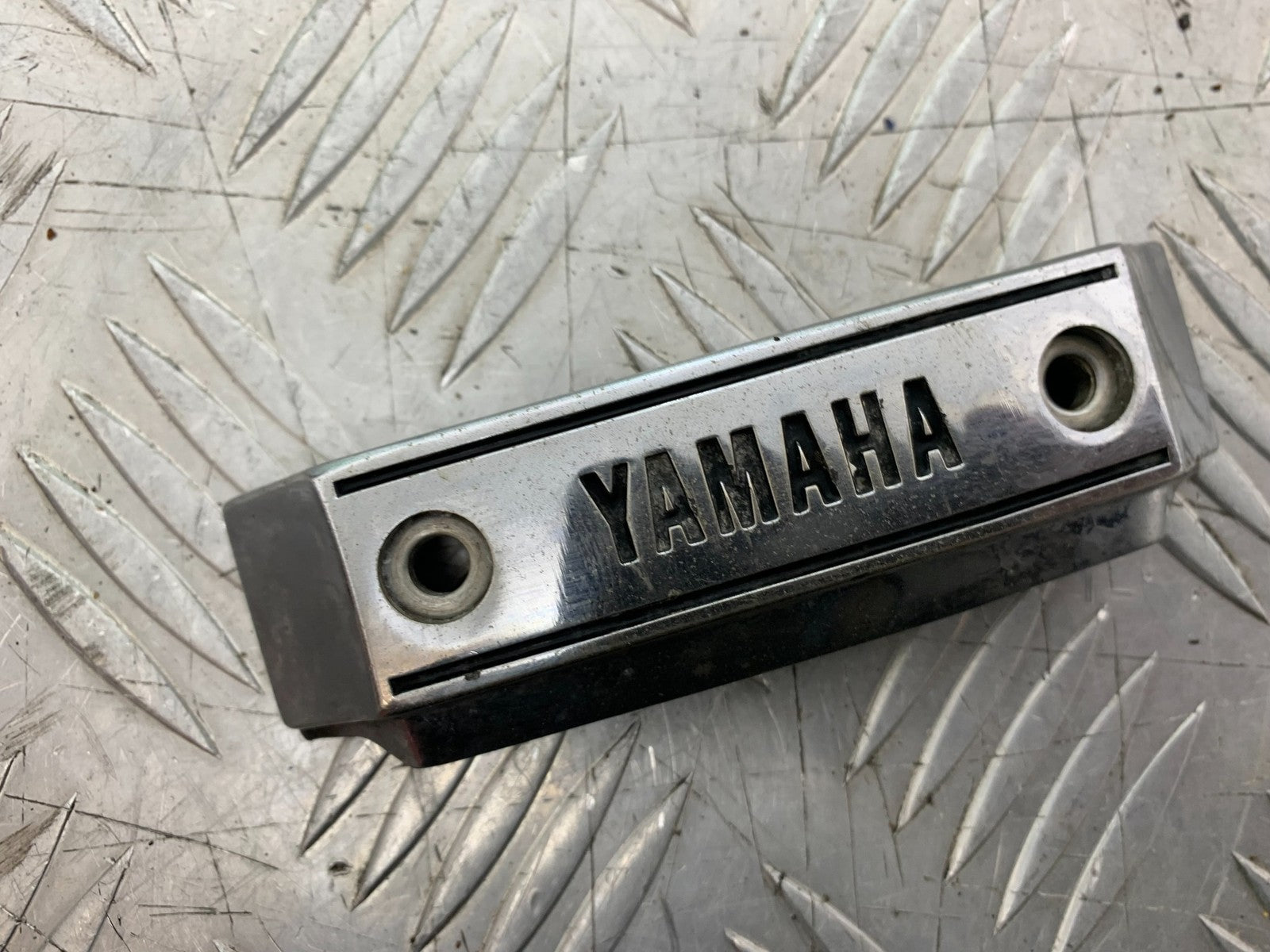 YAMAHA XV1100 XV 1100 VIRAGO YAMAHA CHROME BADGE  1990-1999 (CMB1190)