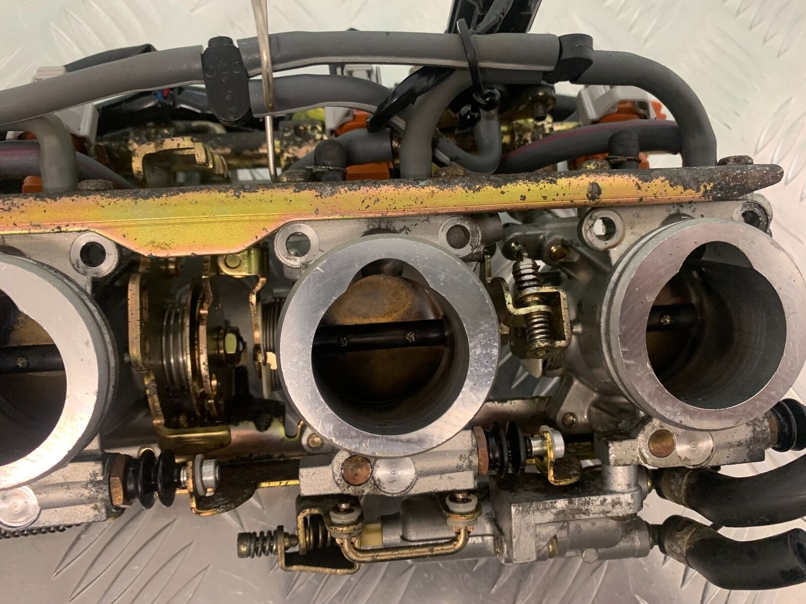 YAMAHA FJR1300 FJR 1300 THROTTLE BODIES  YEAR 2001-05 (STOCK 946)