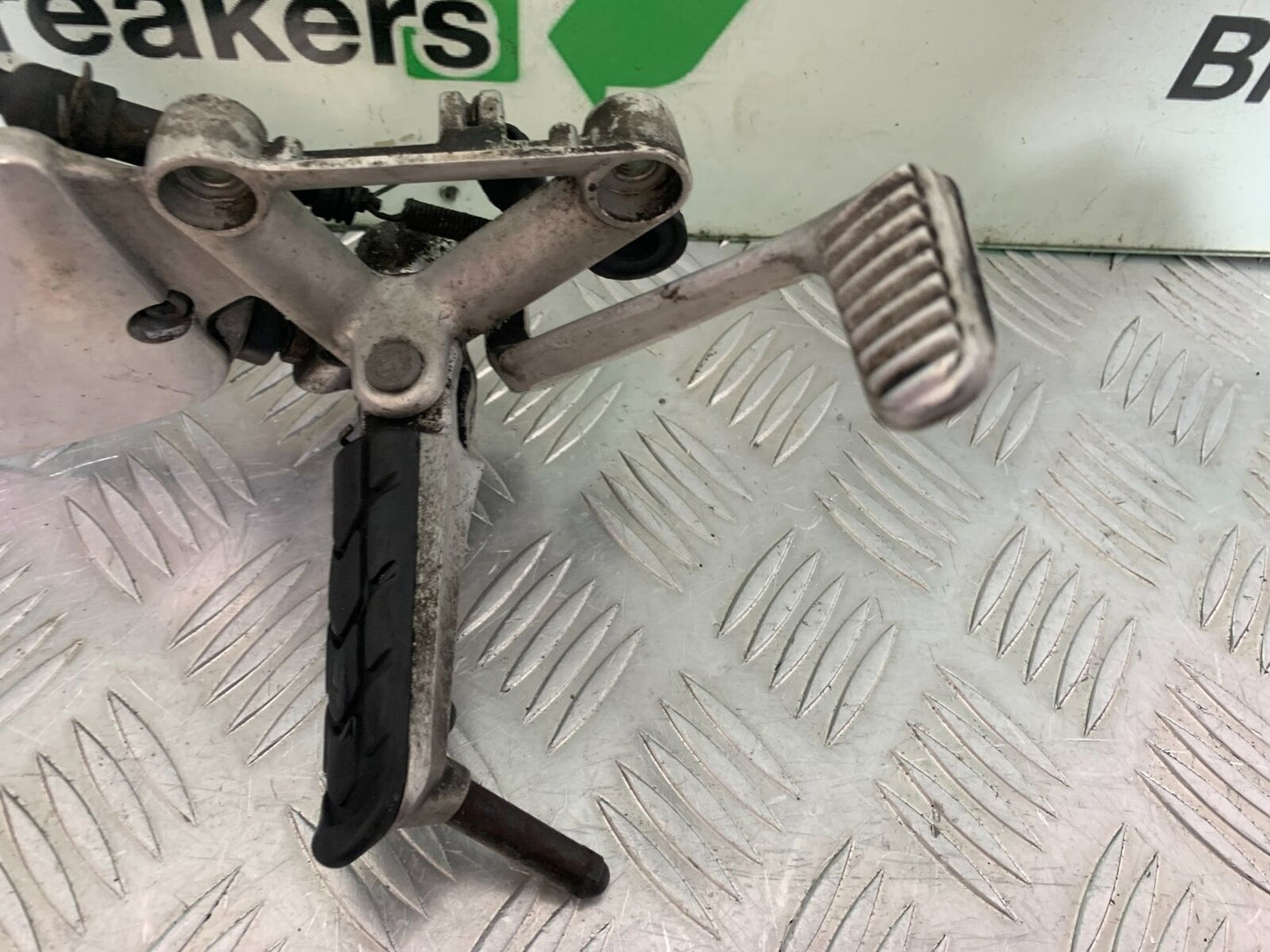 HONDA CBR1100 BLACKBIRD FRONT RIGHT HANGER  YEAR 1999-2005 (CMB1103)