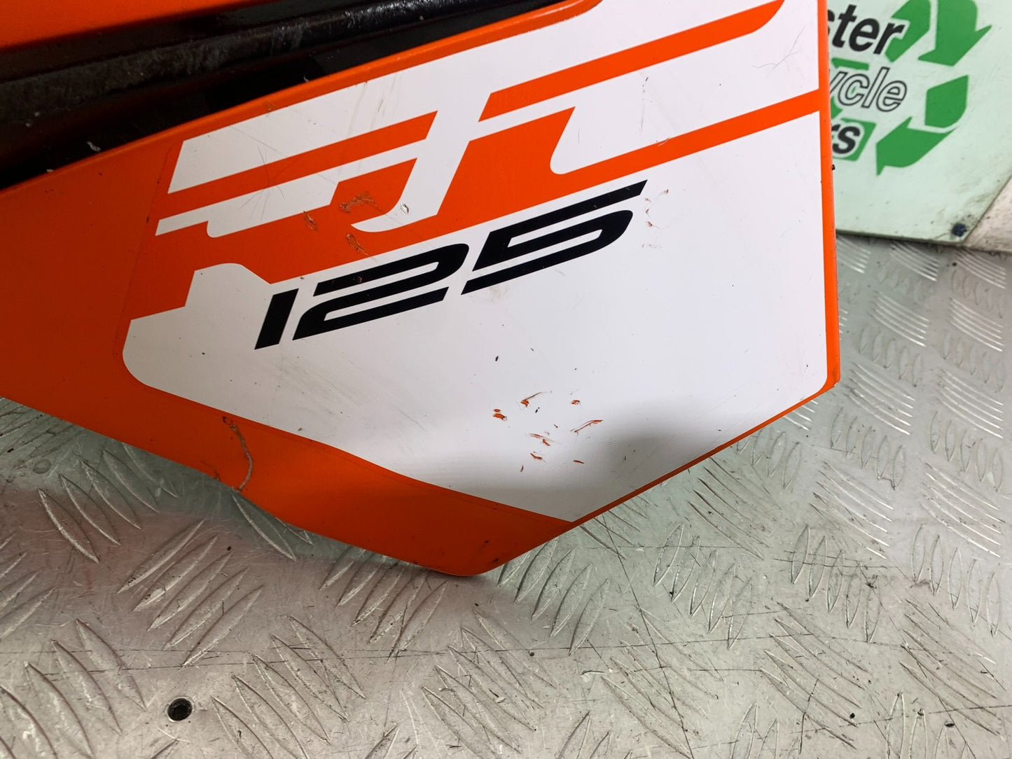 KTM RC125 RC 125 RIGHT FAIRING PANEL  YEAR 2017-2022 (CMB 1244)