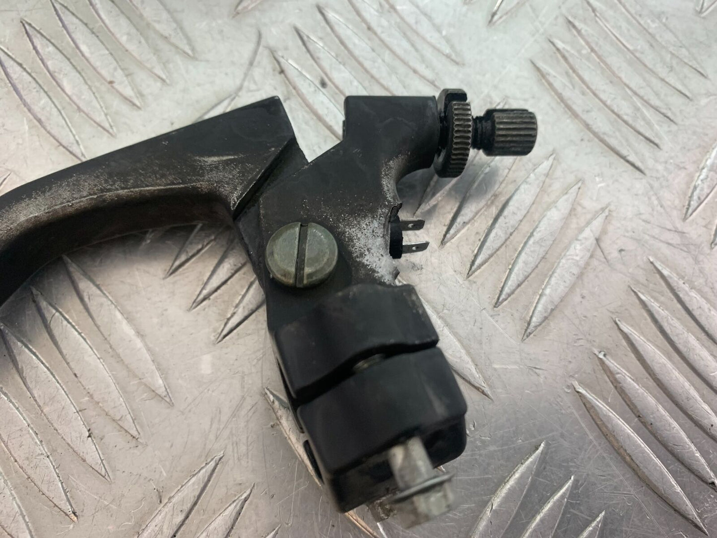 HERALD CLASSIC 125 CLUTCH LEVER AND BRACKET  YEAR 2014 (CMB1058)