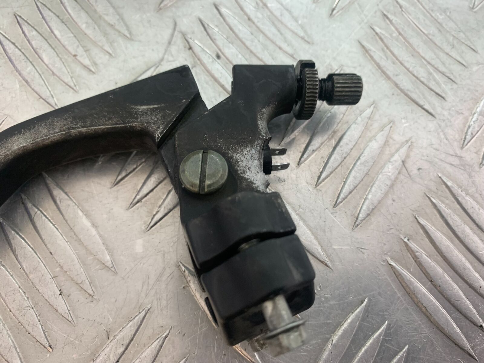 HERALD CLASSIC 125 CLUTCH LEVER AND BRACKET  YEAR 2014 (CMB1058)